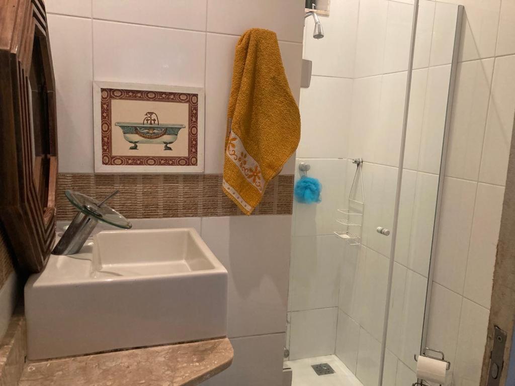Em Copacabana Apartamento Mobiliado No Posto 6 Рио-де-Жанейро Экстерьер фото